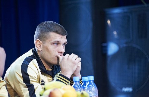 Деревянченко легко победил в дебютном бою Украинец Сергей Деревянченко (1-0, 1 КО) быстро нейтрализовал своего первого соперника.