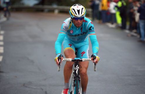Нибали повторяет 40-летний рекорд Тур де Франс Винченцо Нибали (Астана) встал на одну ступень с легендарным бельгийцем Эдди Мерксом.