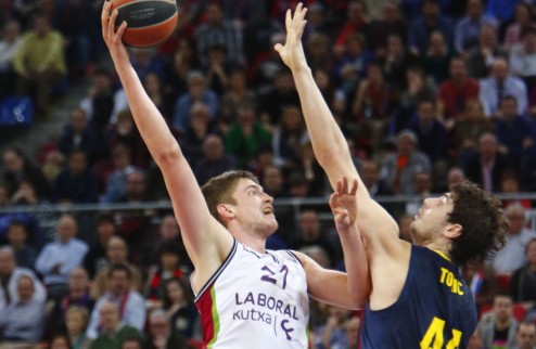 Официально: Пляйсс перешел в Барселону Немецкий центровой в НБА пока не собирается.
