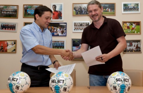 Футзал. Select futsal Super — снова официальный мяч нового чемпионата Ассоциация футзала Украины продолжила сотрудничество с компанией, поставляющей мяч...