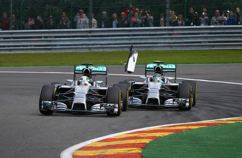 Формула-1. Росбергу и Хэмилтону могут запретить бороться между собой Мерседес готов ввести жесткую командную тактику между своими пилотами.
