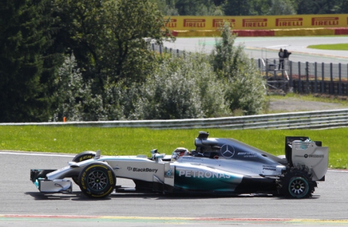 Формула-1. FIA не собирается наказывать Росберга Международная федерация автоспорта не будет повторно изучать инцидент между Росбергом и Хэмилтоном.

