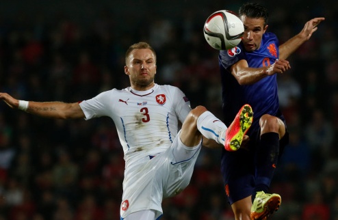 Чехи испортили дебют Хиддинку Курьезный гол Пиларжа позволил сборной Чехии сенсационно обыграть голландцев.