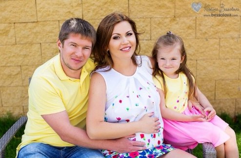 Защитник сборной Украины в день своего рождения стал многодетным отцом Жена Юрия Наваренко подарила игроку Гомеля двойню.