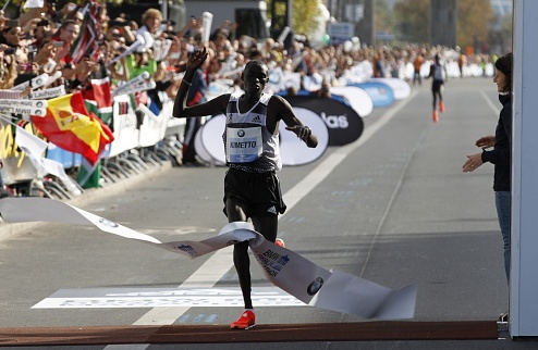 Легкая атлетика. В Берлине побит рекорд марафона Новым мировым рекордсменом стал кениец Деннис Киметто.