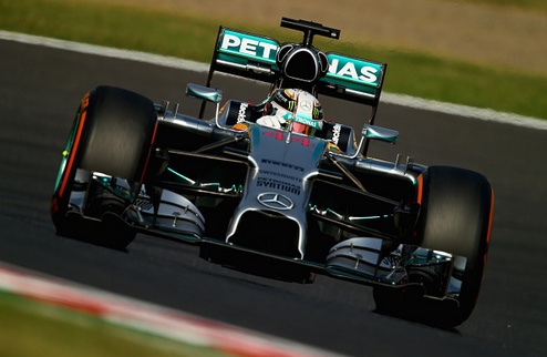 Формула-1. Хэмилтон опередил Росберга во второй практике Гран-при Японии И по итогам вторых заездов гонщики Мерседес снова были лучшими.