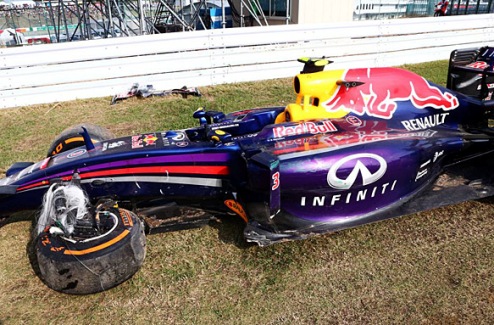 Формула-1. Риккардо: "Упустил возможность поработать с мягкой резиной" Пилот Ред Булла прокомментировал аварию во время второй практики в Японии.