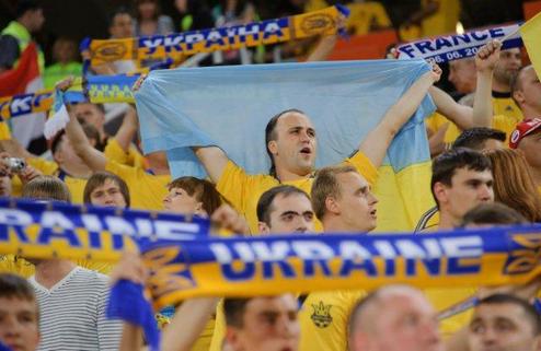 Украинских болельщиков не пустили в Беларусь Белорусская сторона отказывается впускать в страну болельщиков сборной Украины.
