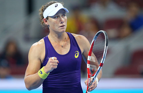 Стосур защитила титул в Осаке В финальном поединке турнира австралийка Саманта Стосур в двух сетах разобралась с казахской теннисисткой Зариной Дияс.