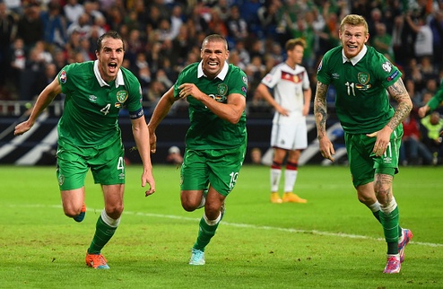 Ирландия отобрала очки у Германии, Шотландия — у Польши В рамках третьего тура отбора на Евро-2016 действующий чемпион мира не сумел реабилитироваться з...