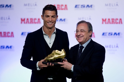 Роналду получил Золотую бутсу Вингер Реала дождался своей награды за достижения прошлого сезона.
