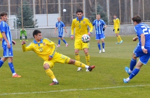 Молодежная сборная Украины обыграла Динамо-2 Вчера начался сбор молодежной сборной команды Украины, составленной из футболистов 1994-го года рождения. 