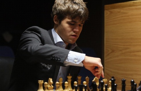 Шахматы. Вторая победа Карлсена над Анандом Действующий чемпион мира Магнус Карлсен приблизился к защите титула.