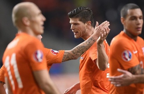 Нидерланды разбомбили Латвию Гуус Хиддинк спас свое положение у руля голландцев в матче группы A отбора на Евро-2016.