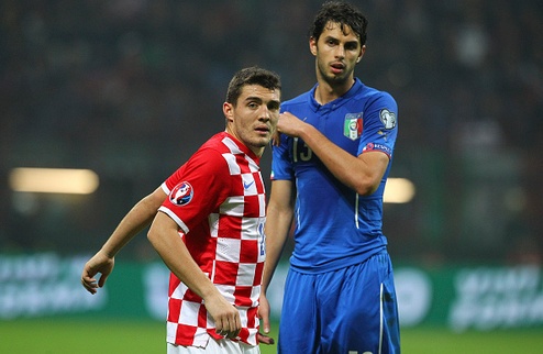 Италия и Хорватия разошлись боевой ничьей Лидеры группы H отбора на Евро-2016 разыграли мировую в боевом матче.