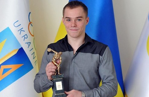 Верняев – спортсмен ноября в Украине Гимнаст Олег Верняев признан НОК лучшим спортсменом страны по итогам заключительного месяца осени.
