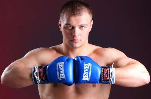 Глазков – в одной победе от Кличко Украинец Вячеслав Глазков (19–0–1, 12 КО) может стать обязательным претендентом на титульный бой по версии IBF.