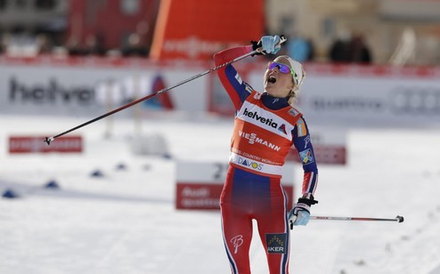 Лыжные гонки. Йохауг выиграла 10 км "классикой" Терезе Йохауг оставила позади свою подругу-соперницу Марит Бьорген на дистанции 10 км классическим стиле...