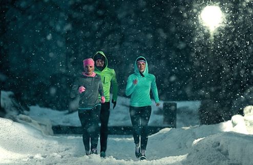 Тренировки зимой: сохранить тепло, победить холод С наступлением холодов многие любители бега уходят в "зимнюю спячку", ведь без специальной экипировки ...