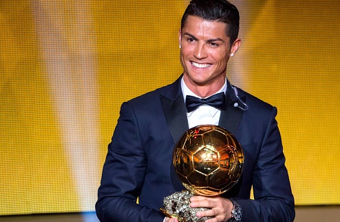 ФИФА обнародовала полные результаты голосования за Золотой мяч Криштиану Роналду стал трехкратным обладателем награды.