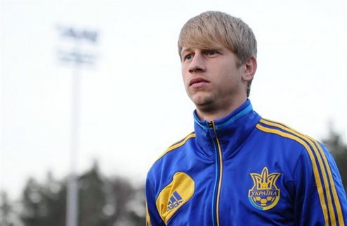 Федорчук близок к переходу в Карпаты Львовский клуб усилится полузащитником Днепра.