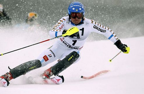 Горные лыжи. Дебютная победа Харгина Швед Маттиас Харгин стал лучшим в слаломе в австрийском Китцбюэле.