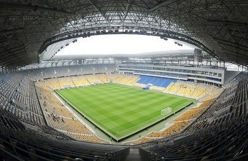 Днепр рассчитывает проводить еврокубковые матчи во Львове Вице-чемпион Украины уже обратился в УЕФА с просьбой о смене домашней Арены в Лиге Европы. 