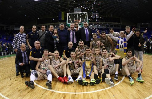Будивельник вновь выигрывает Кубок Украины! Команда Виталия Черния обыгрывает Днепр и завоевывает первый трофей сезона.