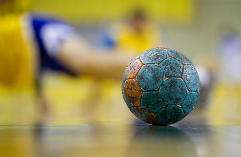 Гандбол. Россияне возмущены переносом матча с Украиной Федерация гандбола России прореагировала на недавнее решение Европейской гандбольной организации.