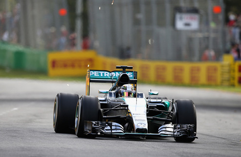 Формула-1. Хэмилтон: "Отличное начало уик-энда" Пилот Мерседеса прокомментировал свой триумф в квалификации Гран-при Австралии.