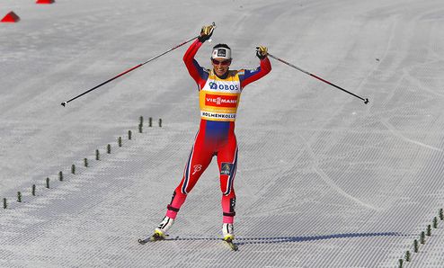 Лыжные гонки. Бьорген завершает триумфальный сезон победой Марит Бьорген выиграла последнюю гонку сезона в Осло (Норвегия) на дистанции 30 км свободным ...