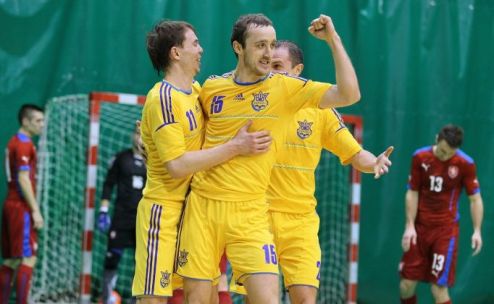 Футзал. Украина уверенно обыграла Данию Сине-желтые ударно начали отбор на Евро-2016.