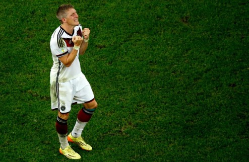 Швайнштайгер горд быть капитаном Бундестим Полузащитник прокомментировал свой предстоящий дебют в новой должности в сборной Германии.
