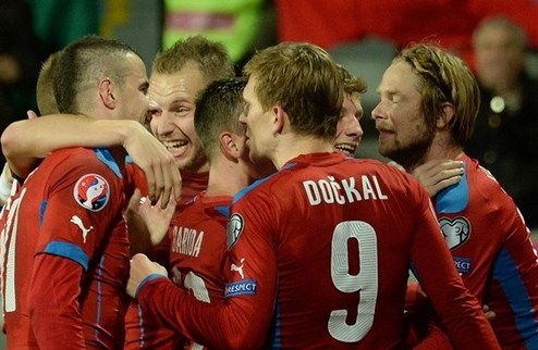 Нидерланды избежали фиаско, победа Исландии, осечка Чехии По итогам поединков пятого тура в группе A отбора на Евро-2016 чехи остались на первом месте.