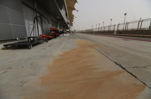 Формула-1. Бахрейн засыпало песком На Сахир обрушилась песчаная буря.
