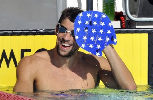 Плавание. Фелпс ударно вернулся после дисквалификации Легендарный пловец выиграл заплыв на соревнованиях в Месе (США).
