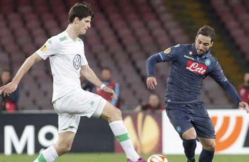 Наполи оформил путевку в полуфинал Лиги Европы Неаполитанцы свели вничью ответный матч четвертьфинала.