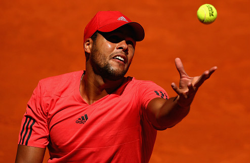 Тсонга: "Сложно возвращаться после травмы" Французский теннисист прокомментировал свою победу во втором раунде Мастерса в Мадриде.