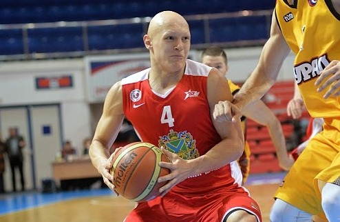 Артамонов завершил сезон в России Его Спартак-Приморье выбыл в первом раунде плей-офф российской Суперлиги.