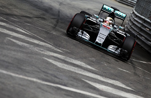 Формула-1. Хэмилтон берет поул в Монако Льюис Хэмилтон без особых проблем выиграл квалификацию Гран-при Монако.