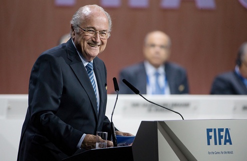 Блаттер сохранил за собой пост президента ФИФА Громкий коррупционный скандал не пошатнул позиций Йозефа Блаттера, переизбранного на пятый срок.