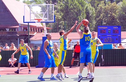 В Киеве стартует стритбольная лига для всех желающих! Ассоциация аматорского баскетбола Украины приглашает участников для участия в двух лигах.