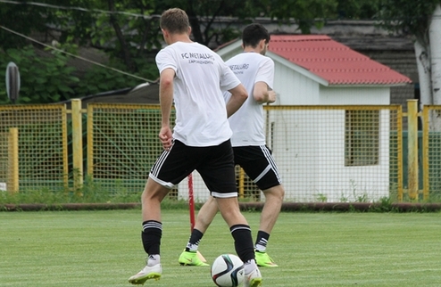 Запорожский Металлург приступил к тренировкам Тренерский штаб и игроки Металлурга впервые после двухнедельного отпуска собрались на клубной базе.