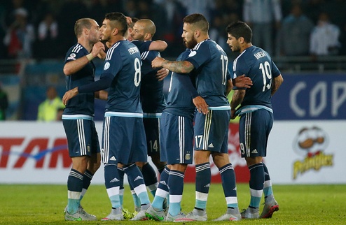 Парагвай минимально бьет Ямайку, Аргентина — Уругвай Завершились матчи второго тура в группе B на Копа Америка-2015.