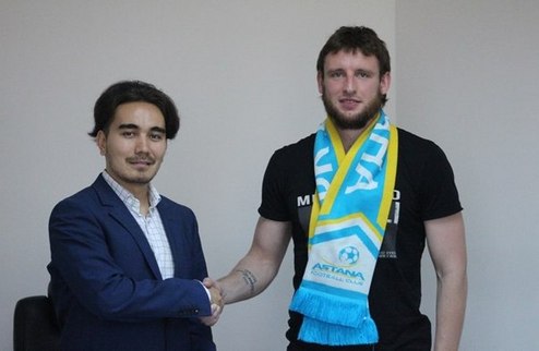 Дедечко трудоустроился в Казахстане Еще один украинский футболист подался за границу. 