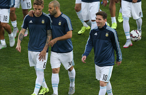 Аргентина ограничилась одним голом в ворота Ямайки Гонсало Игуаин принес своей команде победу и первое место в группе.
