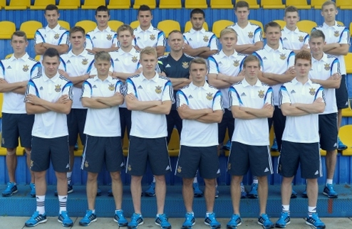 Сборная Украины U-19 начала подготовку к чемпионату Европы Главный тренер молодежной сборной Александр Головко вызвал для подготовки 23 игрока. 