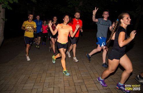 Ночной Киев атаковали бегуны В эти выходные в Киеве состоялась первая ночная пробежка – Pre-party Kyiv Night Run 2015.