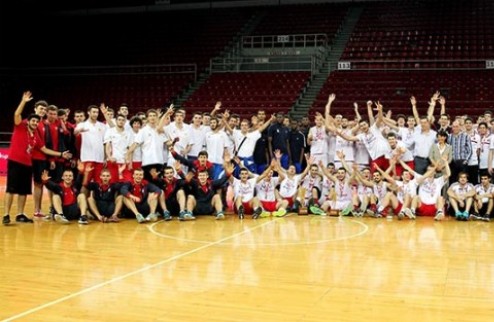 Украинская молодежка уступила Сербии Команда Владимира Коваля провела первый матч на товарищеском турнире в Турции.