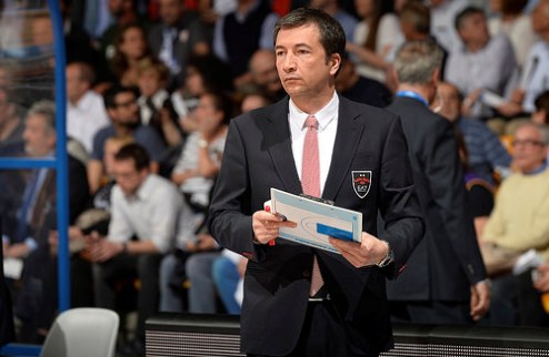 Армани Джинс прекратил сотрудничество с Банки Гранд итальянского баскетбола остался без главного тренера.